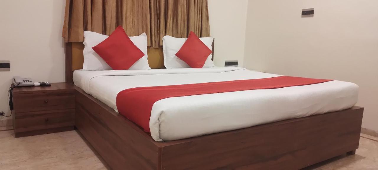 Shine Hospitality Palace Mumbai Ngoại thất bức ảnh