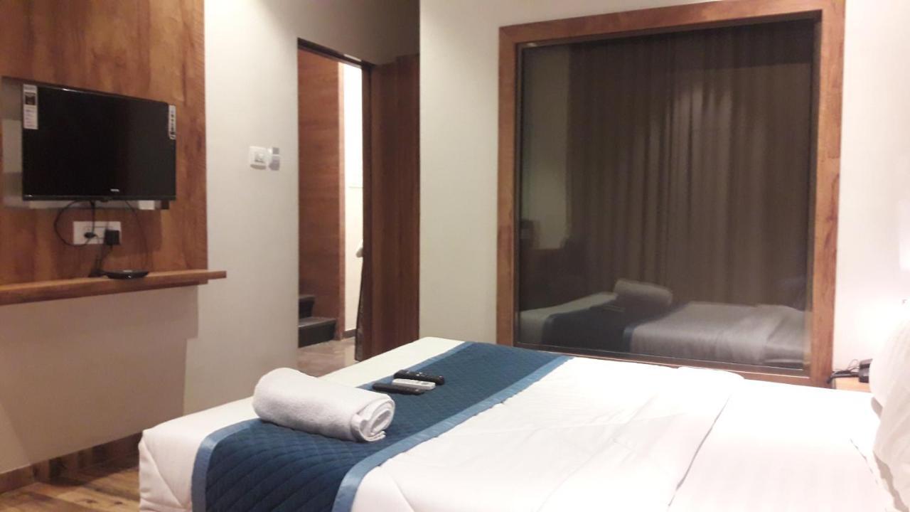 Shine Hospitality Palace Mumbai Ngoại thất bức ảnh