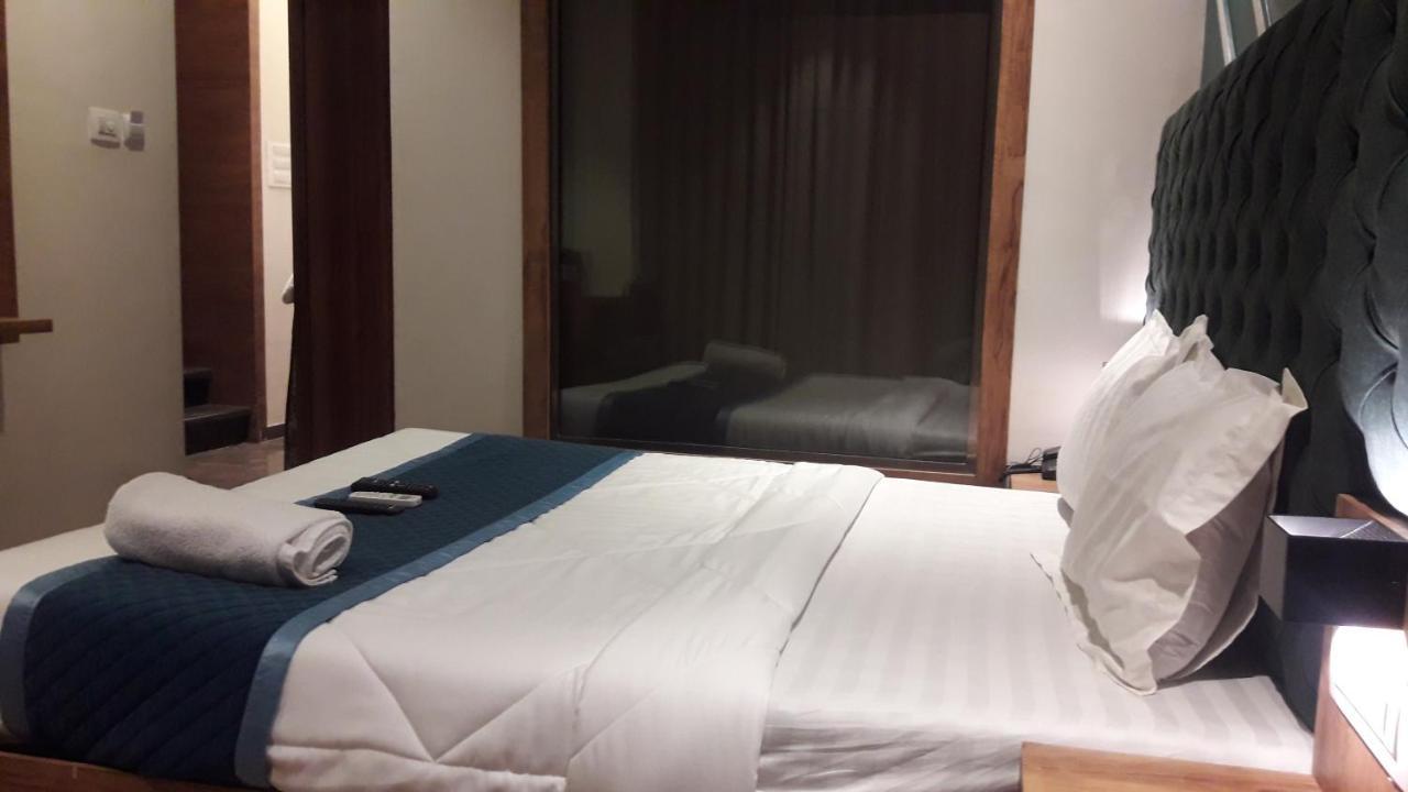 Shine Hospitality Palace Mumbai Ngoại thất bức ảnh