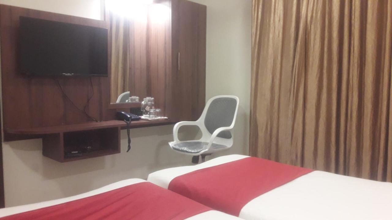 Shine Hospitality Palace Mumbai Ngoại thất bức ảnh